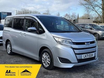 Begagnad Toyota Noah 2026 Silver