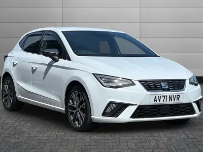 Used Seat Ibiza XCELLENCE Lux 108 HP (79 kW) 2022 Nevada white Hatchback