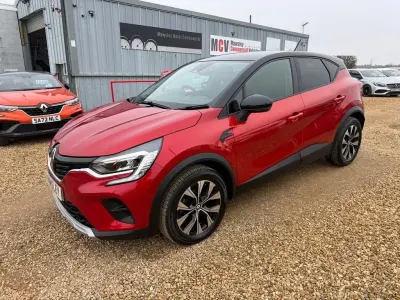 Używany Renault Captur Evolution 91 KM (66 kW) 2022 Czerwony SUV
