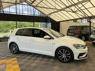 Begagnad VW Golf VII R-line 150 HK (110 kW) 2018 Vit Halvkombi