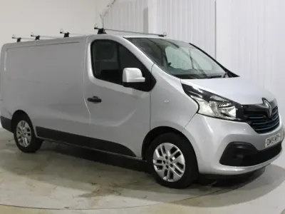 Begagnad Renault Trafic 2019 Silver Minibuss