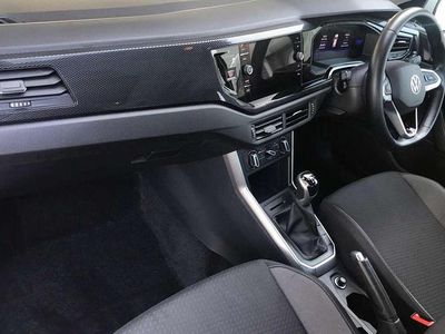 Usado VW Polo Life 95 CV (69 kW) 2024 Gris Utilitario
