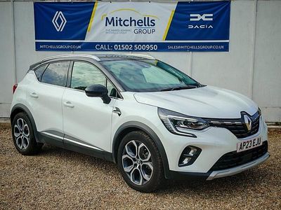 Arctic white with black roof Used 2023 Renault Captur Techno SUV | £16,495 (Fair price)