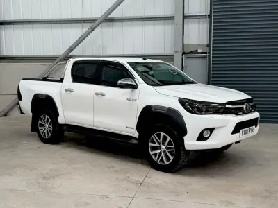 Used Toyota HiLux 150 HP (110 kW) 2018 White Pickup