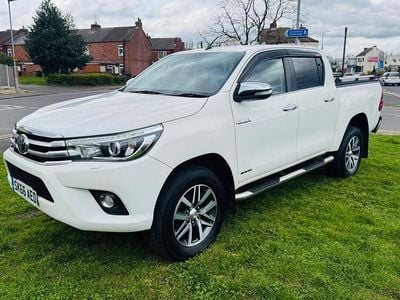 Used Toyota HiLux 150 HP (110 kW) 2016 White Pickup