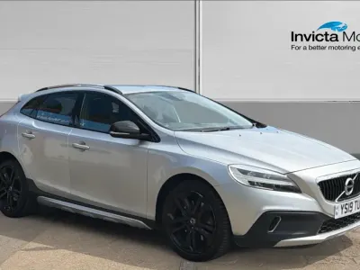 Usado Volvo V40 Pro 150 CV (110 kW) 2019 Plateado Utilitario