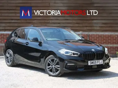 Begagnad BMW 116 Sport Line 114 HK (83 kW) 2020 Svart Halvkombi