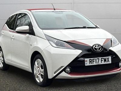 Used Toyota Aygo X-wave 69 HP (50 kW) 2017 White Hatchback