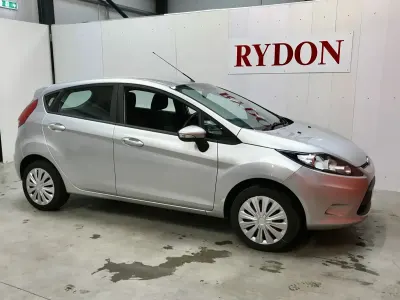 Used Ford Fiesta 70 HP (51 kW) 2010 Silver Hatchback