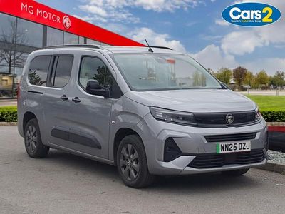 Begagnad Vauxhall Combo Ultimate 100 kW (136 HK) 2025 Grå Minibuss