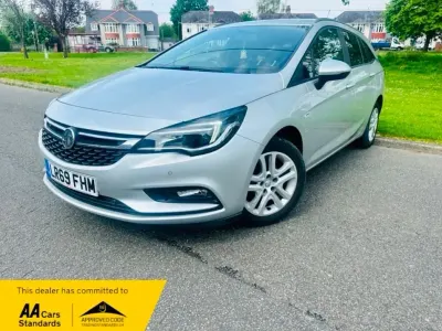 Used Vauxhall Astra Design Edition 105 HP (77 kW) 2019 Silver Estate