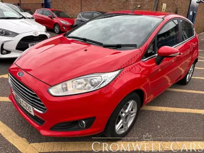 Używany Ford Fiesta Zetec 100 KM (73 kW) 2013 Czerwony Hatchback