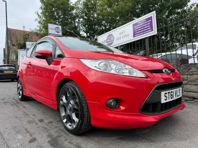 Used Ford Fiesta Zetec 118 HP (86 kW) 2011 Red Hatchback