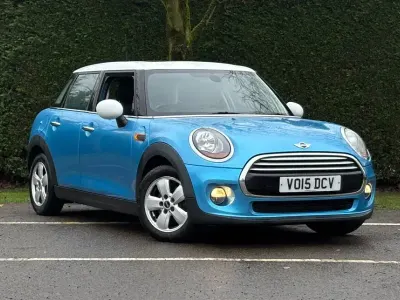 Begagnad Mini Cooper Hatch 136 HK (100 kW) 2015 Blå Halvkombi