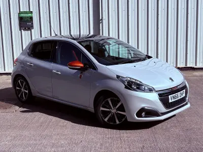 Used Peugeot 208 Roland Garros 2016 White Hatchback