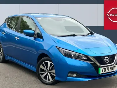 Usado Nissan Leaf Acenta 110 kW (150 HP) 2021 Azul Citadino