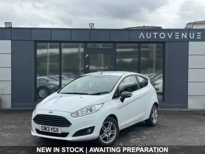 Używany Ford Fiesta Zetec 2013 Biały Hatchback