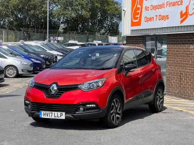 Used Renault Captur Dynamique 90 HP (66 kW) 2017 Red/black SUV