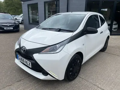 Used Toyota Aygo 69 HP (50 kW) 2017 White Hatchback