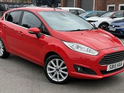 Usado Ford Fiesta Titanium 100 HP (73 kW) 2015 Vermelho Citadino