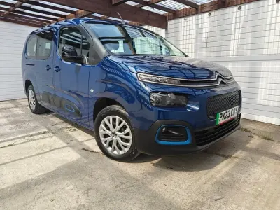 Usado Citroën e-Berlingo Feel 100 kW (136 CV) 2023 Azul Monovolumen
