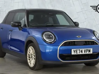 Używany Mini Cooper Hatch 154 KM (113 kW) 2024 Niebieski Hatchback