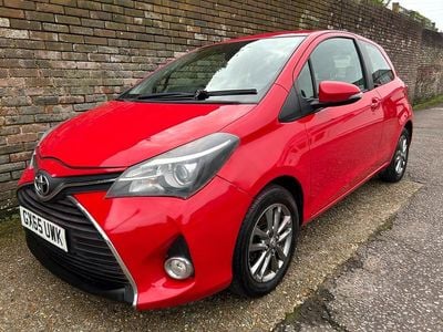 Used Toyota Yaris 69 HP (50 kW) 2015 Red Hatchback