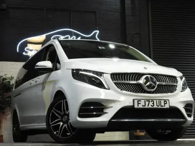 Usado Mercedes V300 AMG line 237 HP (174 kW) 2023 Branco Monovolume