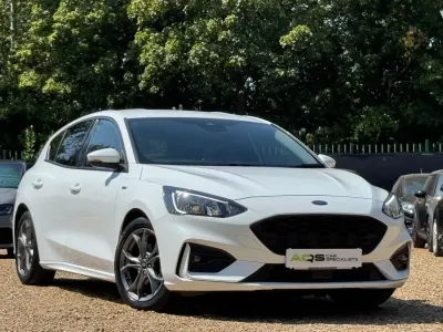 Used Ford Focus ST-Line 125 HP (91 kW) 2019 White Hatchback
