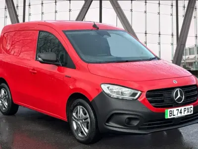Begagnad Mercedes eCitan Progressive 89 kW (122 HK) 2025 Röd Van