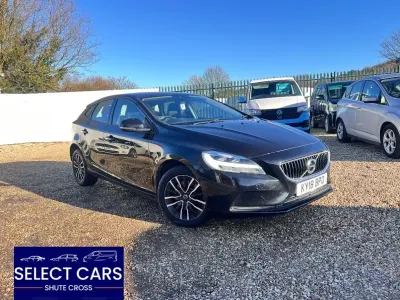Gebraucht Volvo V40 Momentum 122 PS (89 kW) 2018 Schwarz Kleinwagen