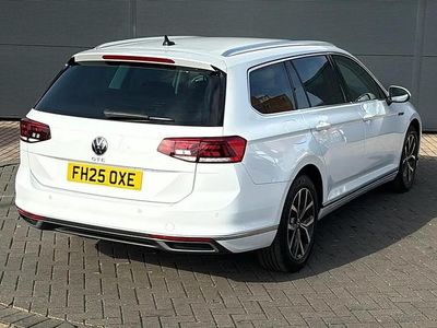 New VW Passat GTE 218 HP (160 kW) 2025 White Estate