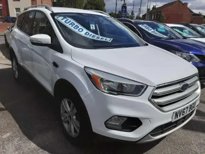 Usado Ford Kuga Zetec 120 HP (88 kW) 2017 Branco SUV