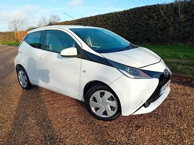 Used Toyota Aygo X-play 2015 White Hatchback