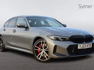 Begagnad BMW 330e M Sport 288 HK (211 kW) 2023 Grå Sedan