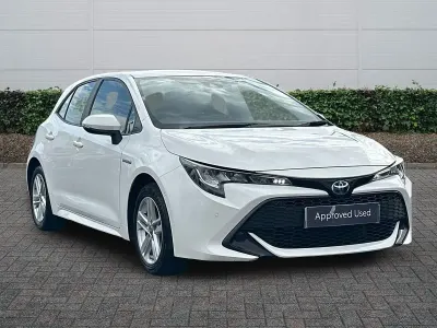 Used Toyota Corolla 122 HP (89 kW) 2020 White Hatchback