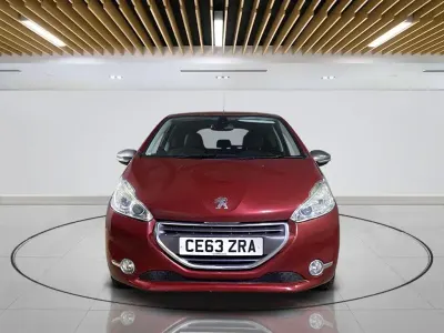 Begagnad Peugeot 208 Allure 70 HK (51 kW) 2013 Röd Halvkombi