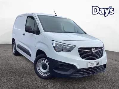 Used Vauxhall Combo 100 HP (73 kW) 2021 White MPV