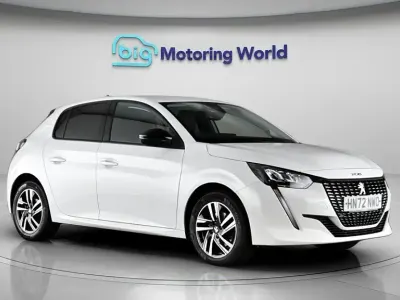 Używany Peugeot 208 Allure+ 100 KM (73 kW) 2022 Biały Hatchback
