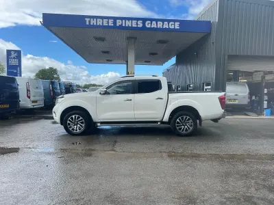 Used Nissan Navara Tekna 190 HP (139 kW) 2016 White Pickup
