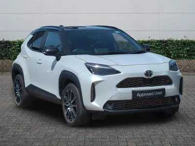 Used Toyota Yaris Hybrid Sport 2024 Platinum white pearl bitone Estate