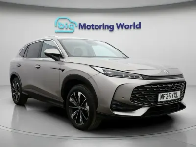Usado MG HS Trophy 170 HP (125 kW) 2025 Prateado SUV
