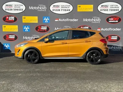 Usado Ford Fiesta Active X 100 CV (73 kW) 2018 Amarillo Utilitario