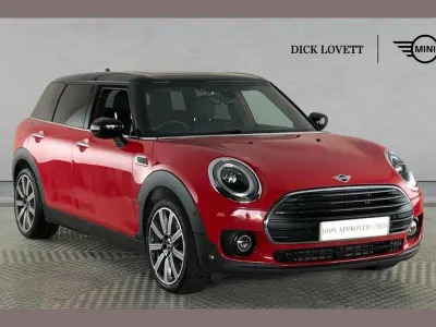 Usado Mini Cooper Clubman Exclusive 134 CV (98 kW) 2023 Rojo Familiar