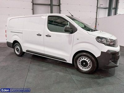 Używany Vauxhall Vivaro 145 KM (106 kW) 2024 Biały Minivan