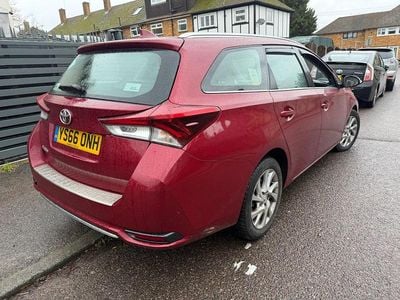 Red Used 2016 Toyota Auris Estate | £4,400 (Super price)