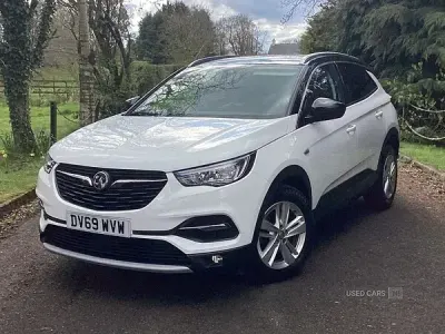 Used Vauxhall Grandland X Business Edition 130 HP (95 kW) 2019 White SUV