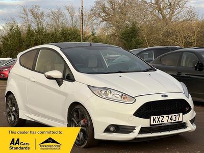 Usado Ford Fiesta ST 182 HP (133 kW) 2017 Branco Citadino