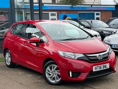 Used Honda Jazz SE 102 HP (75 kW) 2016 Red Hatchback