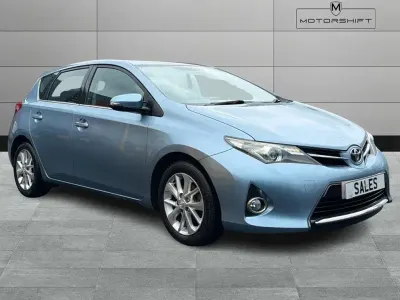 Used Toyota Auris 90 HP (66 kW) 2013 Blue Hatchback
